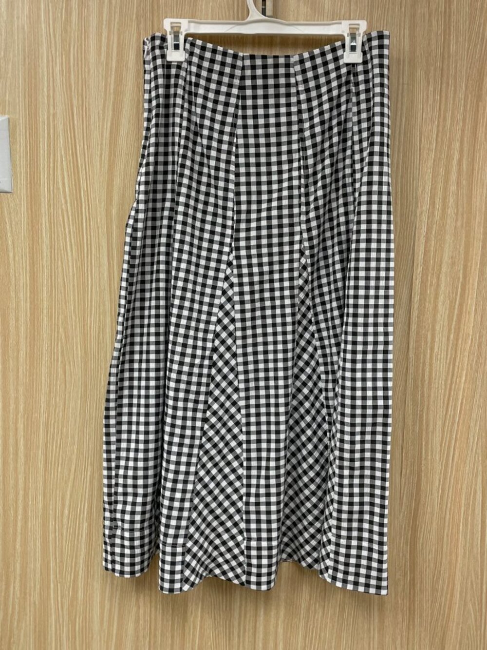 NWT On 34th White Gingham Skirt Size 8 - Picture 5 of 6